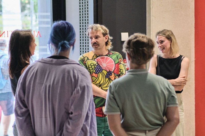 Leonhard Müllner, Anna Dohnalek und Lehrerinnen (Foto: ÖFM © Eszter Kondor)