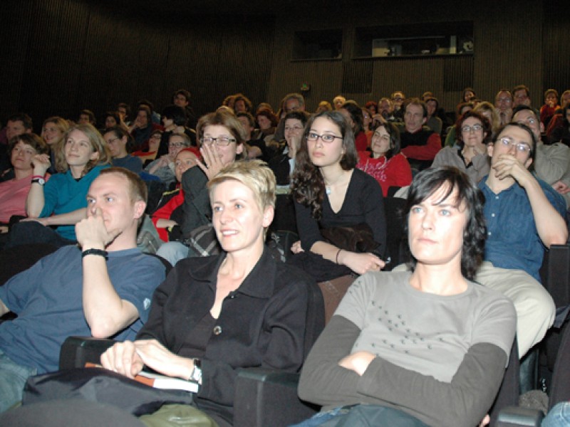 Besucher/innen im Filmmuseum bei Claire Denis (Foto: Ruth Ehrmann)