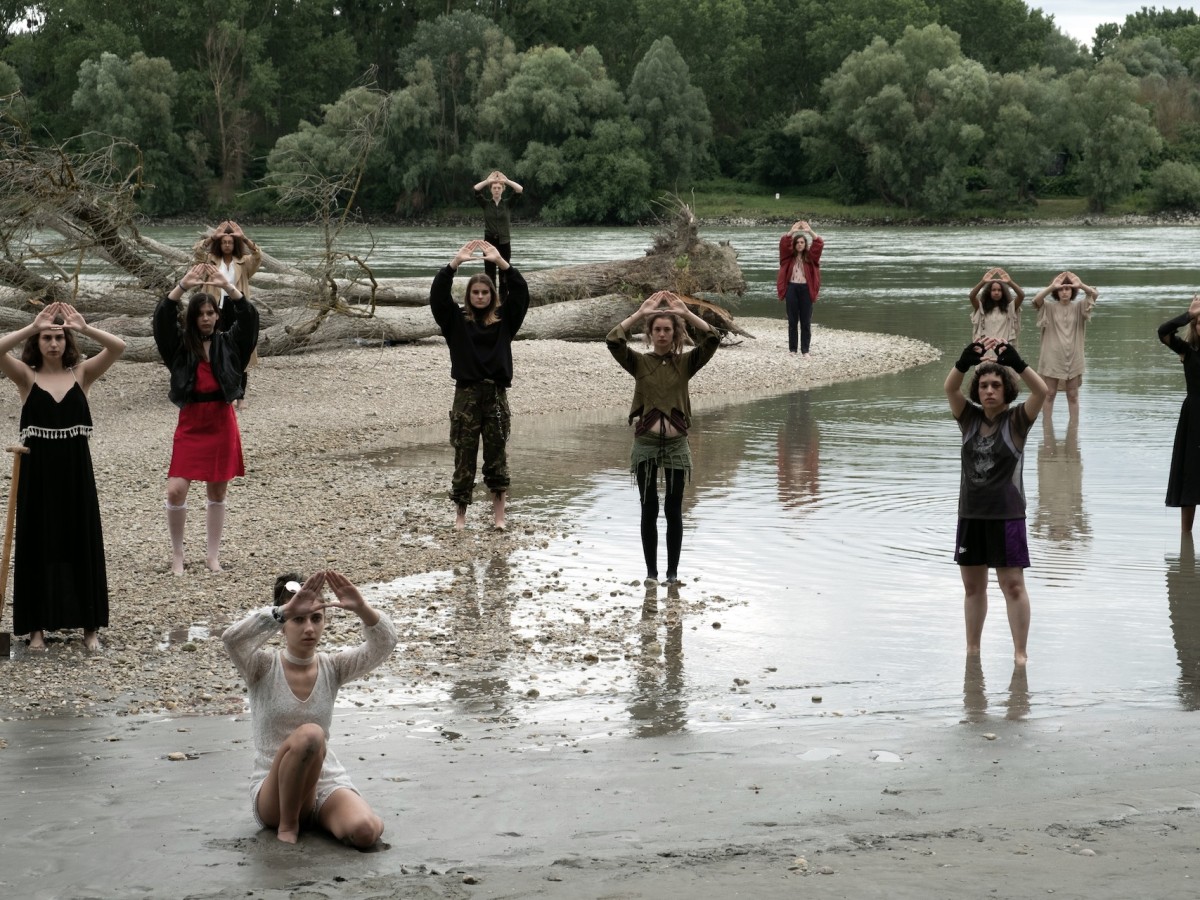 Gli appunti di Anna Azzori / Uno specchio che viaggia nel tempo, 2020, Constanze Ruhm © Katharina Müller