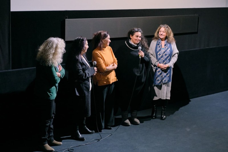 Karin Berger und Familie Stojska (Foto: ÖFM © Eszter Kondor)