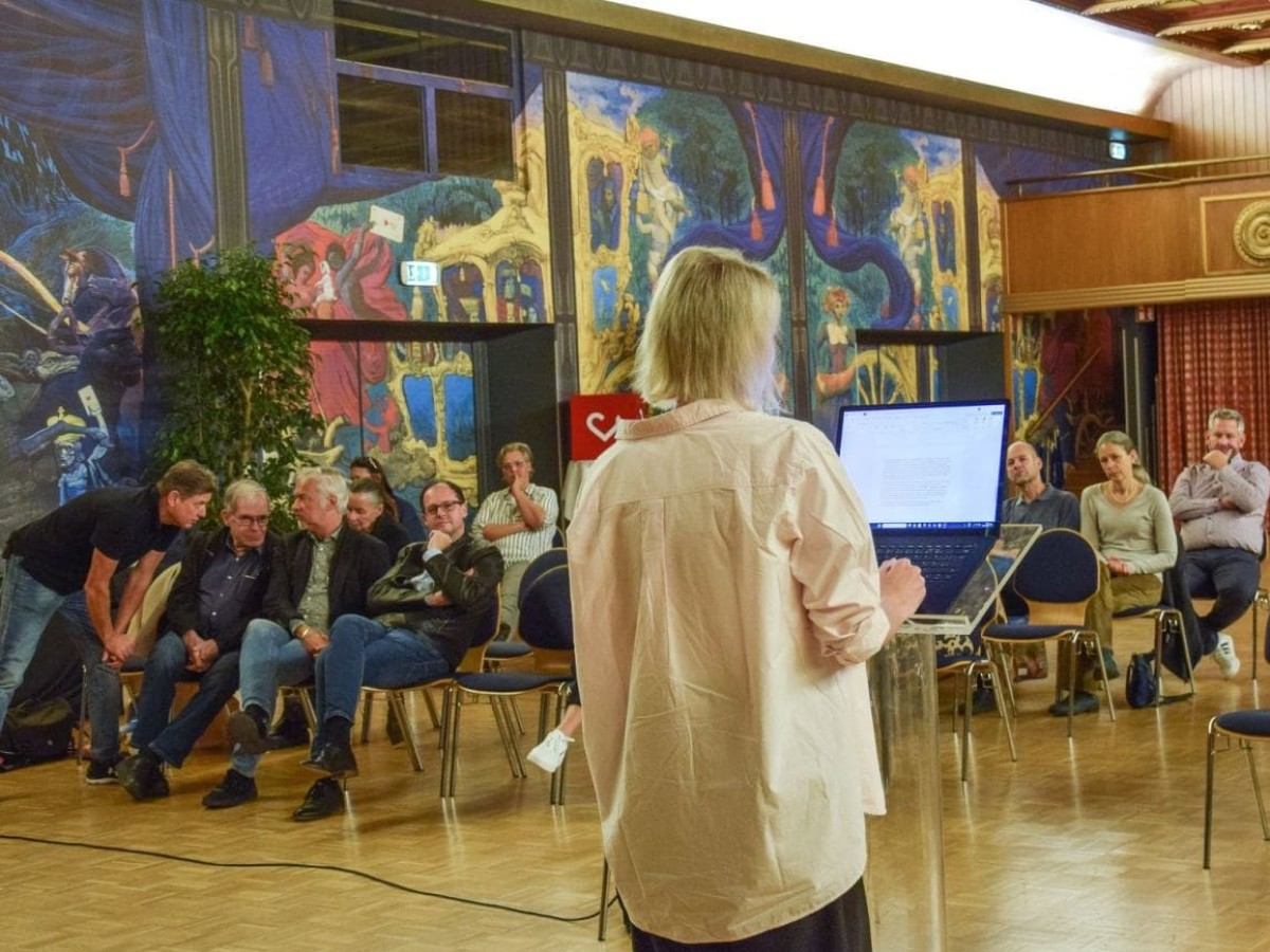 Workshop von Anna Dohnalek zum Thema „KI & Film: Zwischen Kontroverse und Kreativität“ im Rahmen des St. Veit Symposiums zu Künstlicher Intelligenz, Oktober 2024